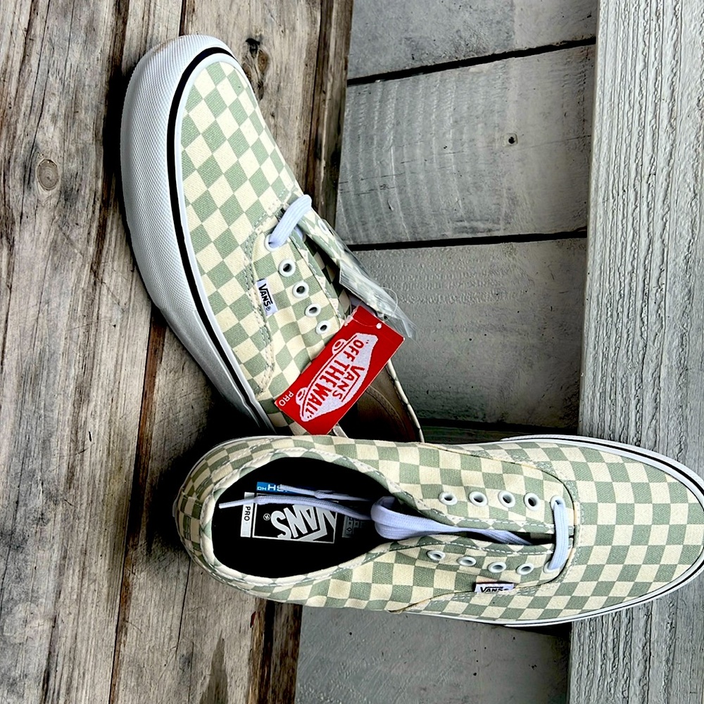 Checkerboard Desert Sag original style box little bit shoes are brand new